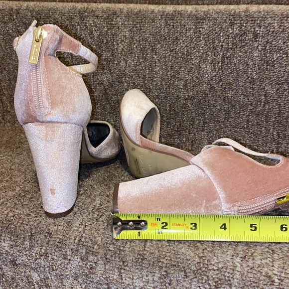 💖NWT Unisa Pearci Blush Velvet Pump - Picture 12 of 16